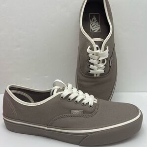 Vans Men’s Authentic
Pop Gray Sneakers
VN000BW5BGF
Lifestyle, Original Icon
